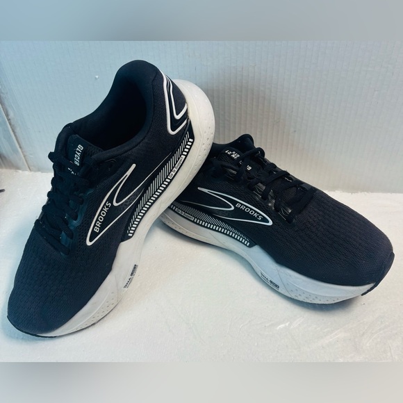 Brooks Men's Black and White Athletic Shoes